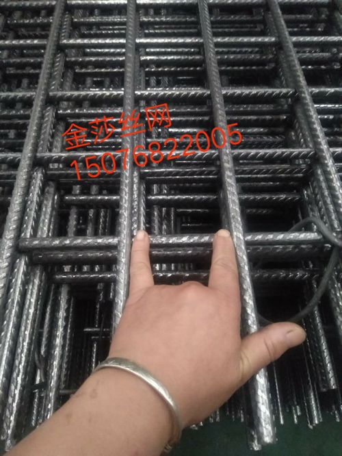 帶肋鋼筋網片報價與廠家選擇指南及護欄網排焊機應用分析