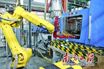 工業(yè)機器人的革命 一機替代六人，量產(chǎn)效率躍升